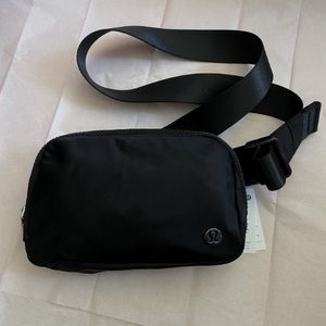 NWT 💗 Black Lululemon Everywhere Belt Bag